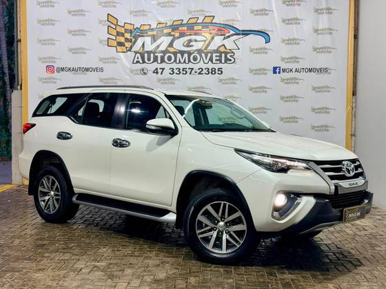 TOYOTA HILUX 2.8 SRX 4X4 CD 16V DIESEL 4P AUTOMÁTICO TOYOTA HILUX 2.8 SRX 4X4 CD 16V DIESEL 4P AUTOMÁTICO